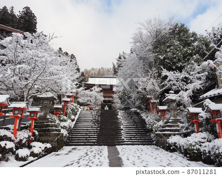 Kurama-ji Temple in winter 87011281