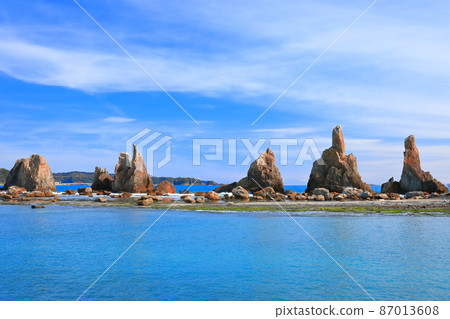 [和歌山縣] 晴天下的橋鬼岩（紀伊半島鹽之崎） 87013608