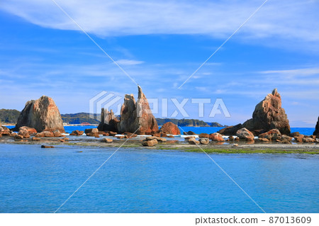 [和歌山縣] 晴天下的橋鬼岩（紀伊半島鹽之崎） 87013609