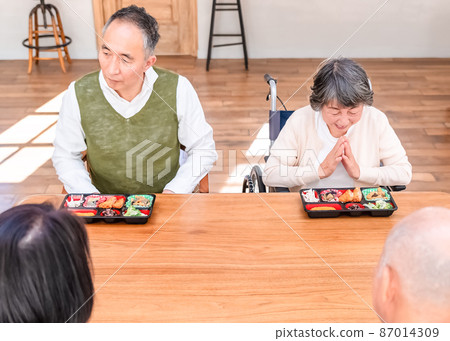 康復中心午餐場景鳥瞰圖 87014309