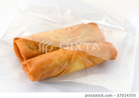 Spring rolls at convenience stores Spring rolls at convenience stores 87014350