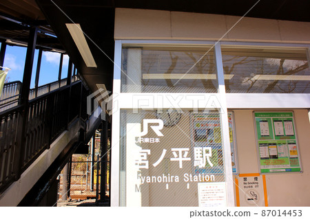 Stairs to the waiting area and overpass at Miyanohira Station on the Ome Line Stairs to the waiting area and overpass at Miyanohira Station on the Ome Line 87014453