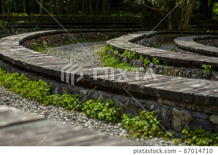 台灣，森林，高山湖泊，竹林，瓦牆．台湾、森、山、湖、野外劇場、Taiwan, forests, 87014710