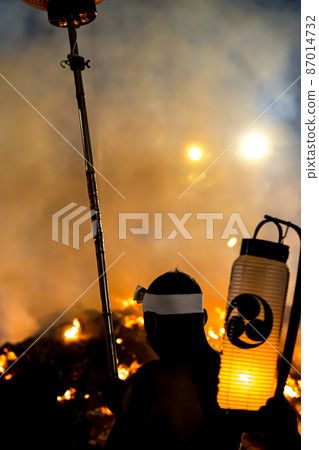 Osaki Hachimangu Shrine Donto Festival (Matsu-Burning Festival) (Sendai City, Miyagi Prefecture) Osaki Hachimangu Shrine Donto Festival (Matsu-Burning Festival) (Sendai City, Miyagi Prefecture) 87014732
