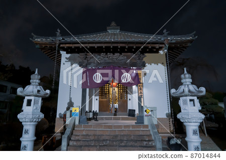 Ryuhoji Temple (Ryuhoji Temple) Mido (Sendai City, Miyagi Prefecture) where the statue of Shaka Nyorai is enshrined Ryuhoji Temple (Ryuhoji Temple) Mido (Sendai City, Miyagi Prefecture) where the statue of Shaka Nyorai is enshrined 87014844
