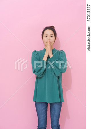 Female portrait in her 20s pink background Female portrait in her 20s pink background 87015377