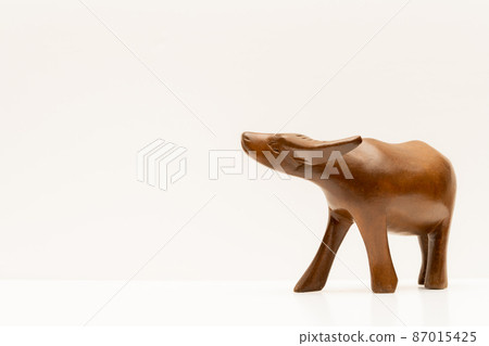 Buffalo figurine 87015425
