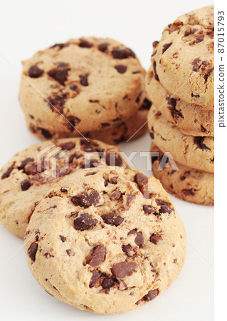 sweet round cookies with chocolate chips sweet round cookies with chocolate chips 87015793
