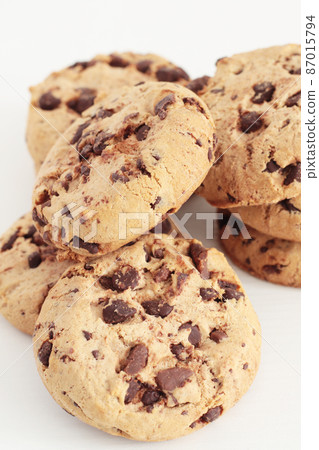 sweet round cookies with chocolate chips sweet round cookies with chocolate chips 87015794