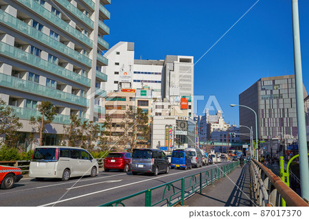 From the vicinity of Futakotamagawa Station on Futakobashi (R246) in Tamagawa, Setagaya-ku, Tokyo toward the northeast side (Tamazutsumi-dori) From the vicinity of Futakotamagawa Station on Futakobashi (R246) in Tamagawa, Setagaya-ku, Tokyo toward the northeast side (Tamazutsumi-dori) 87017370