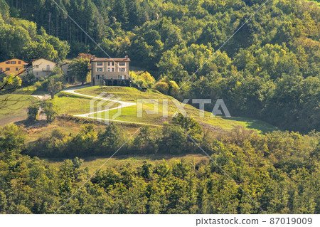 picturesque cottage in the green hill house road mountain 87019009
