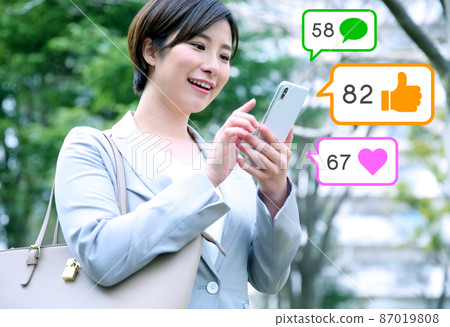 How nice! Image of a female office worker who is pleased with 87019808