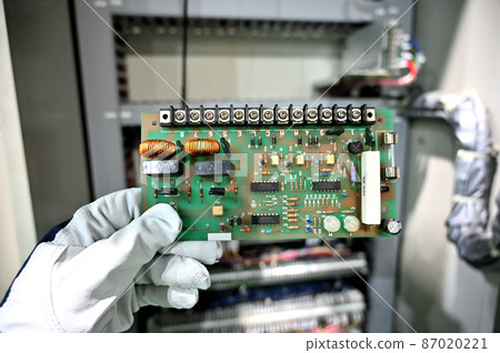 Workers who replace boards in switchboards Printed circuit boards Semiconductor manufacturing industry Workers who replace boards in switchboards Printed circuit boards Semiconductor manufacturing industry 87020221