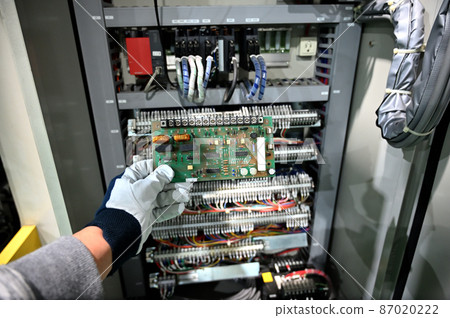 Workers who replace boards in switchboards Printed circuit boards Semiconductor manufacturing industry 87020222