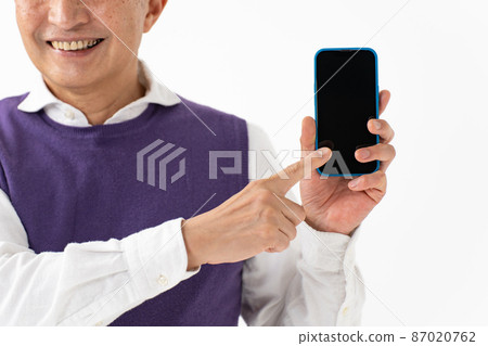 高級男性智能手機在手 87020762