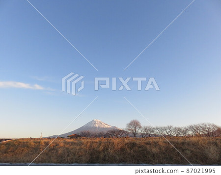 Mt. Fuji in winter seen from Fuji City, Shizuoka Prefecture Mt. Fuji in winter seen from Fuji City, Shizuoka Prefecture 87021995
