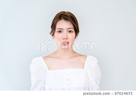 Young lady's portrait Young lady's portrait 87024655