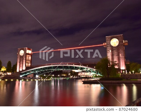 Illuminated canal bridge Illuminated canal bridge 87024680