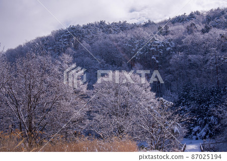 雪和美妙的山路 雪和美妙的山路 87025194