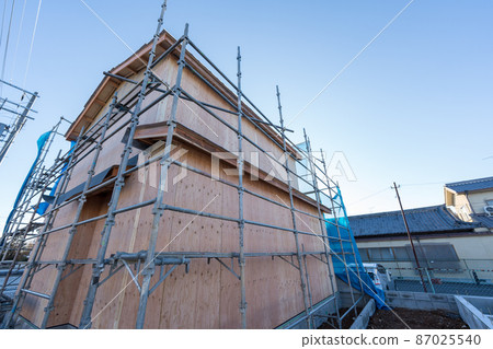 Building up a two-story wooden house Building up a two-story wooden house 87025540
