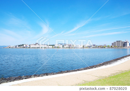 晴天時宍道湖沿岸的風景...島根縣松江市（晴天） 87028020