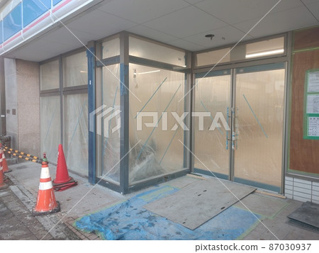 Shop under renovation 87030937