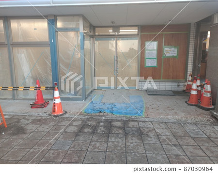 Renovation of the store on the first floor 87030964