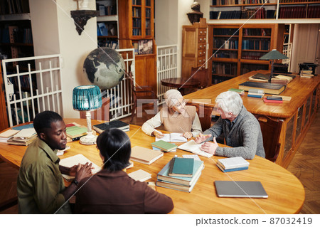 Diverse Group of People in Library 87032419