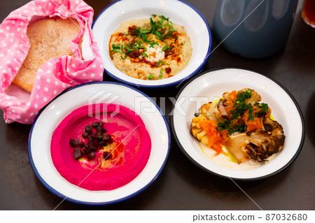Appetizer set Mezze trio of polenta, beetroot hummus and fried cauliflower 87032680