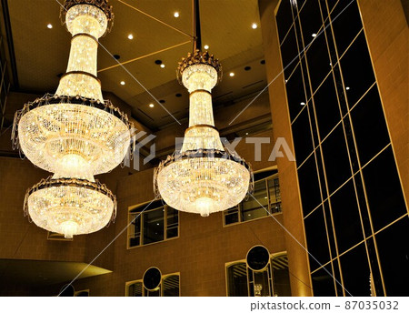 Chandelier in hotel lobby 87035032