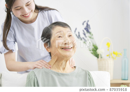 Grandmother with grandchildren's shoulders Grandmother with grandchildren's shoulders 87035918