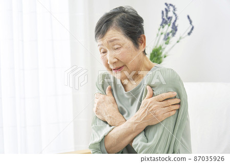 老年女性發冷 87035926