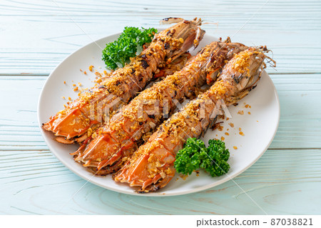 Fried Mantis Shrimp with Garlic 87038821