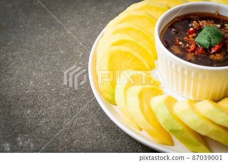 fresh mango with sweet fish sauce dipping 87039001