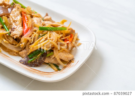 stir-fried chicken with ginger 87039027