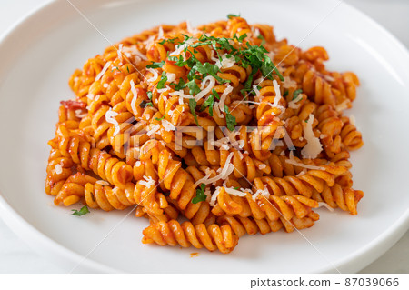 spirali or spiral pasta with tomato sauce 87039066