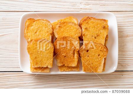 baked crispy bread with butter and sugar 87039088