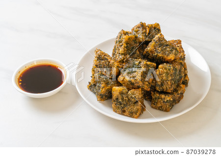 Fried Chinese chives dumpling cake Fried Chinese chives dumpling cake 87039278