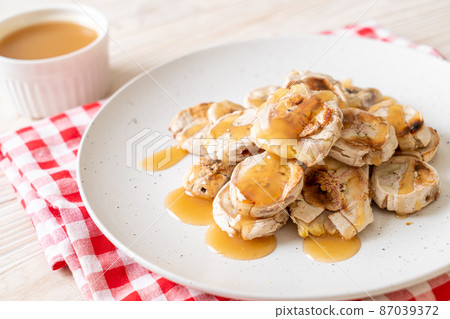 Grills Banana with Caramel Sauce Grills Banana with Caramel Sauce 87039372
