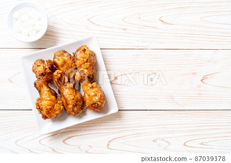 fried chicken with sauce fried chicken with sauce 87039378
