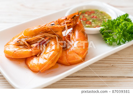 baked salted shrimps or prawns with seafood spicy sauce 87039381