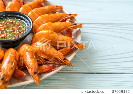 baked salted shrimps or prawns with seafood spicy sauce 87039383