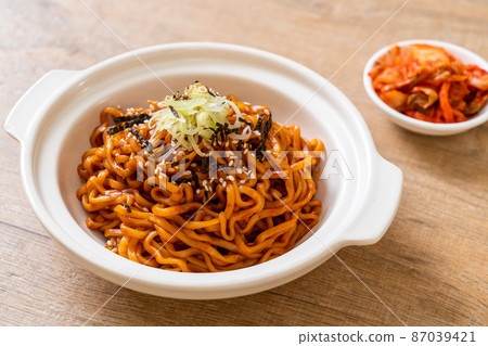 Korean hot and spicy instant noodle with kimchi Korean hot and spicy instant noodle with kimchi 87039421