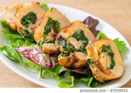 chicken breast stuffed with cheese and spinach chicken breast stuffed with cheese and spinach 87039502