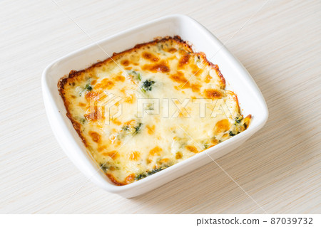 baked spinach and cheese 87039732