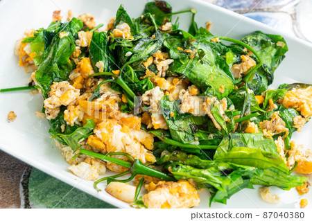 Stir-fried Malindjo Leaves with Egg and Dried Shrimp 87040380