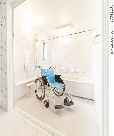 Wheelchair-accessible bathroom *property release has been obtained 87041235