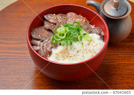 Beef tongue tororo bowl. Beef tongue grilled meat + long potato tororo rice bowl. Serve with green onions. 87041603