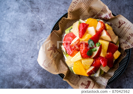 Fruit tart  87042562