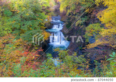 Homeishijuhachi Falls Autumn Leaves (Sendai City, Miyagi Prefecture) 87044050